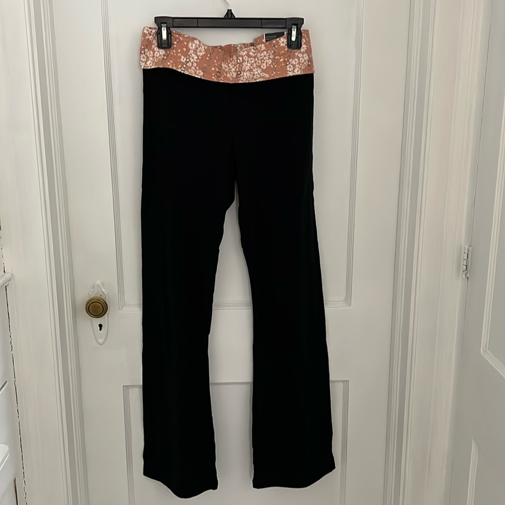 Victoria’s Secret anywhere bootcut yoga NWT medium